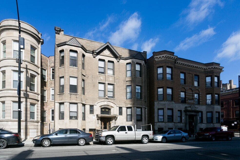 902 W Montrose Ave unit A00C, Chicago, IL 60613 - photo 1