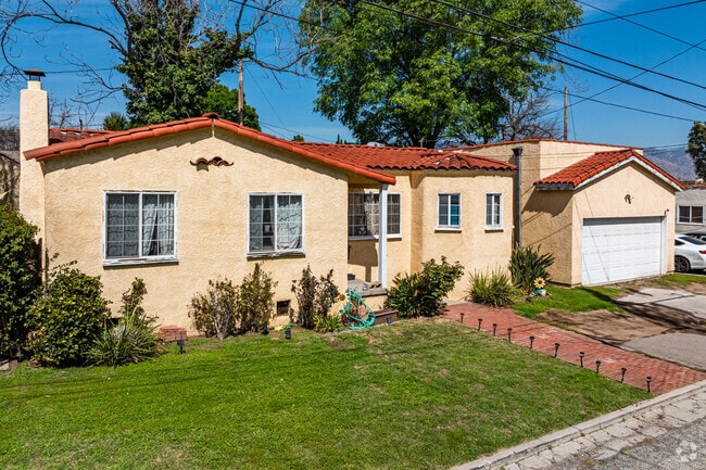 Find spacious homes in Alhambra Tract, close to parks, shopping, and top-rated schools.