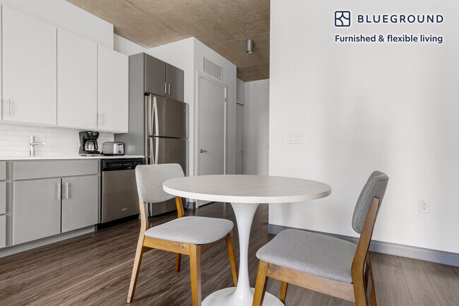 215 W Lake St unit FL12-ID1343, Chicago, IL 60606 - photo 7