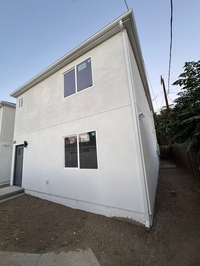 8530 Penfield Ave, Winnetka, CA 91306 - photo 2