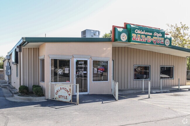 Oklahoma Style Bar-B-Que in Xyler serves up delicious BBQ 5 days a week.