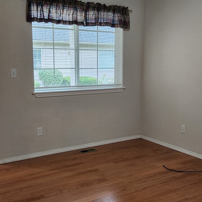 Office /potential 3rd bedroom.
