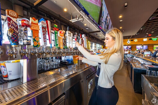 Indulge in gourmet comfort food and drinks at Cold Beers & Cheeseburgers near Glennwilde Groves.