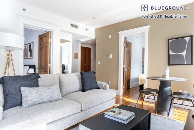 14 Derne St unit FL5-ID829, Boston, MA 02114 - photo 3