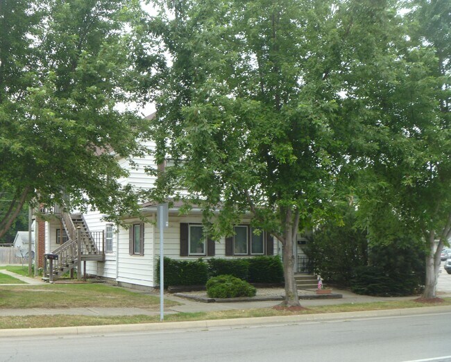 906 W 3rd St, Marion, IN 46952