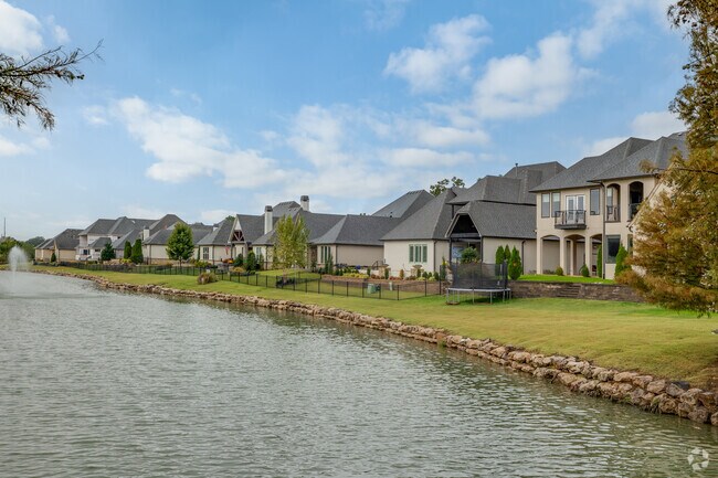 Many homes in Cedar Ridge have a beautiful lakefront view.