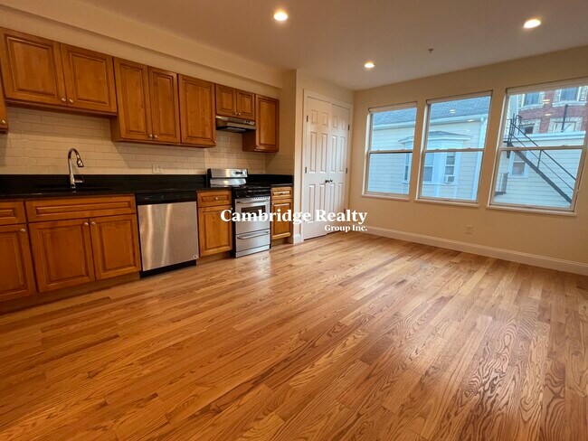 378 Harvard St unit 3, Cambridge, MA 02138 - photo 2