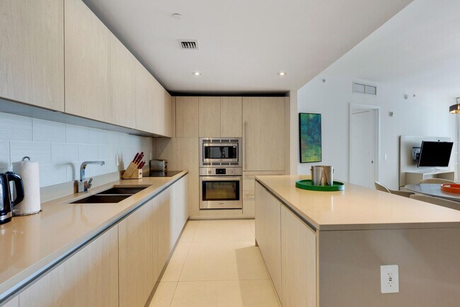 3101 E Hallandale Beach Blvd unit FL18-ID1049812P, Hallandale Beach, FL 33009 - photo 4