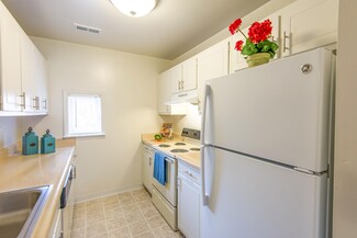 2395 Leslie Cir, Ann Arbor, MI 48105