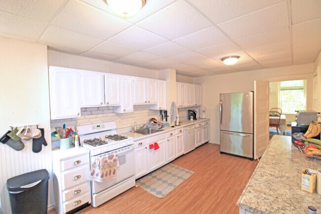 1809 Beacon St unit 3, Brookline, MA 02445 - photo 4