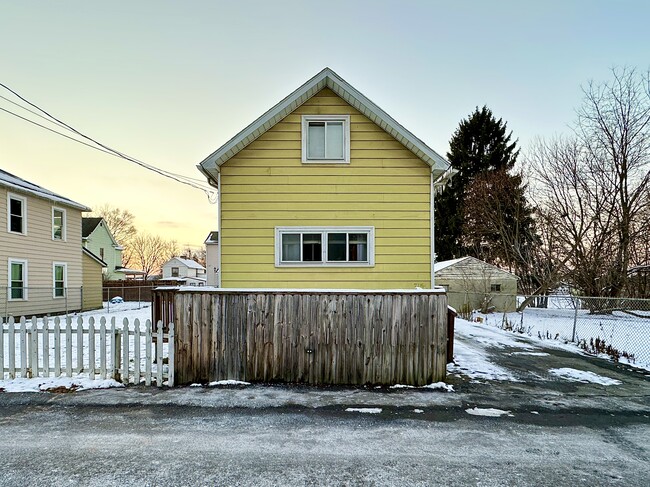 715 Rear Mabel St, New Castle, PA 16101 - photo 2