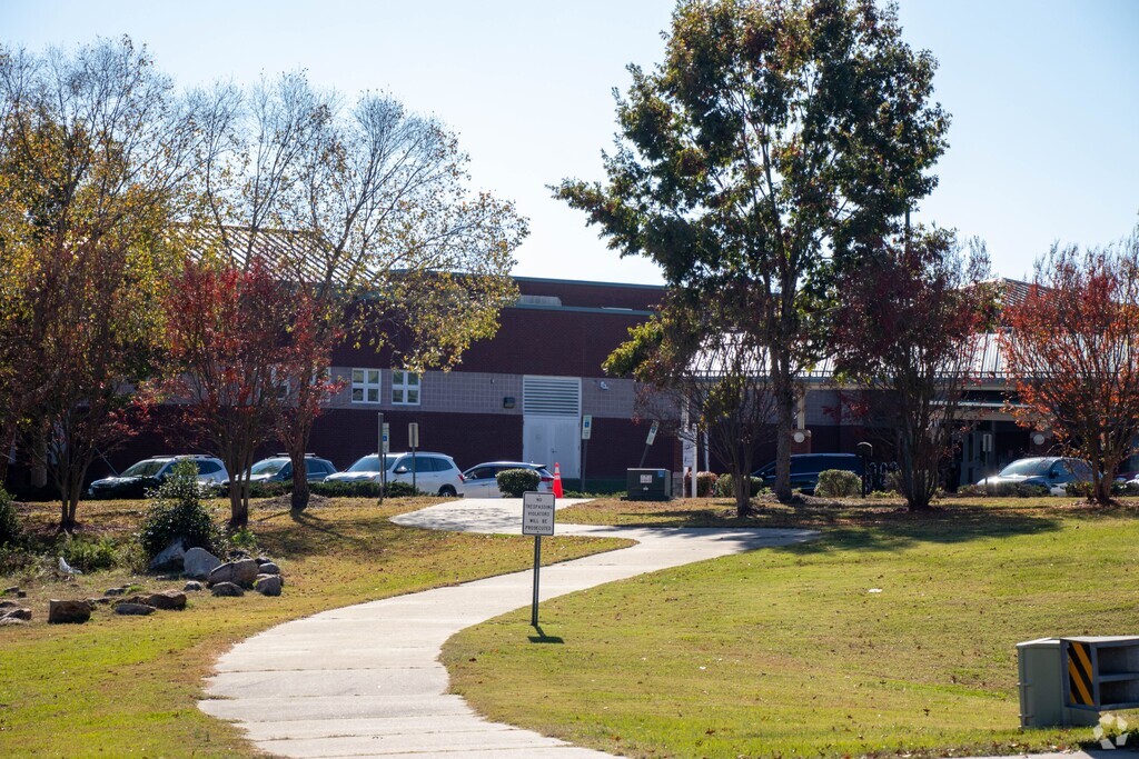 Heritage Elementary serves students in the Wake Forest community.