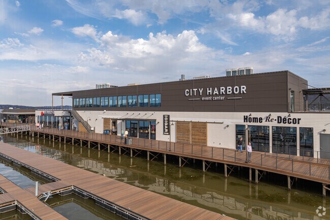 Abundant shopping and dining options can be found at Guntersville's City Harbor.