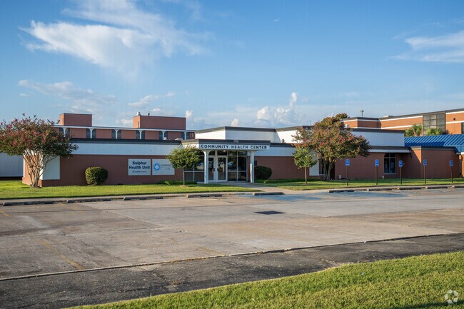 The West Calcasieu Cameron Hospital serves Carlyss and surrounding communities.