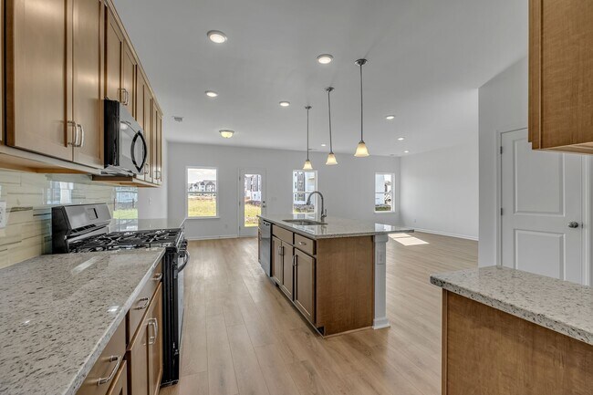 404 Stratford Station Dr, Lebanon, TN 37087 - photo 2