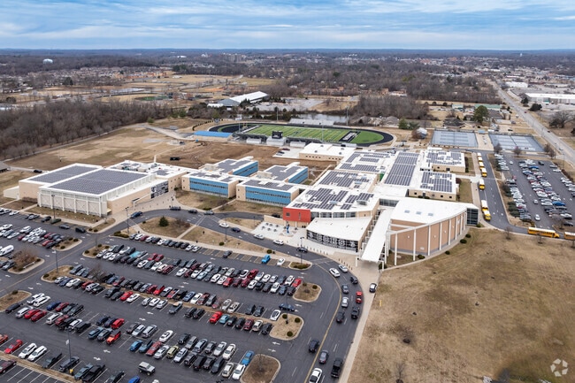 Explore the scenic beauty of Southern Illinois University's Carbondale campus.