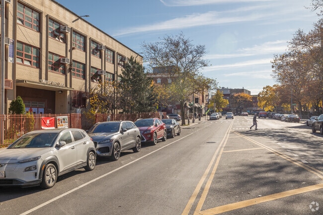 The school enrolls 89% economically disadvantaged students.