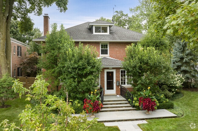 Some bungalows and American Foursquares in Lake Forest sell closer to $400,000 and $500,000.