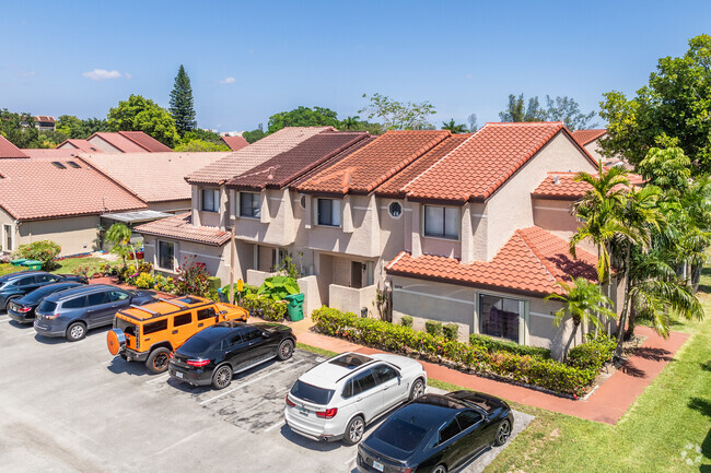 Gated townhomes in Inverrary are great for single families.