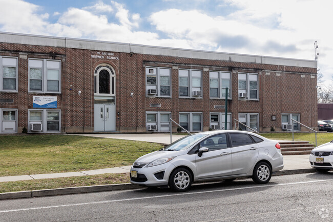 The student teacher ratio at Slocum Skewes School in Ridgefield, NJ is 10-1.