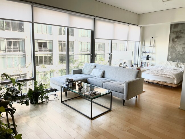 LUMA South unit 913, Los Angeles, CA 90015 - photo 3