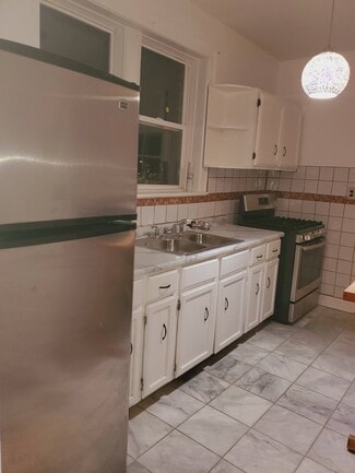 8819 S Harper Ave Unit 2nd Floor, Chicago, IL 60619