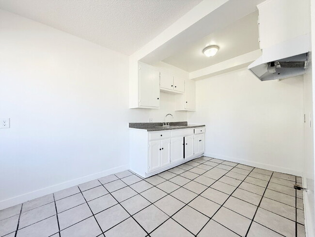 1017 W 95th St unit 3, Los Angeles, CA 90044 - photo 4