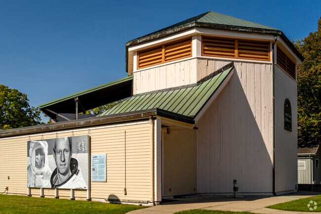 Ella Sharp Park is home to the Peter F Hurst Planetarium.