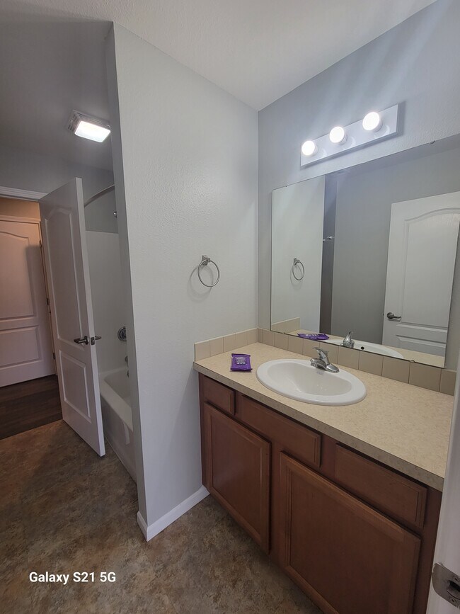 Cottonwood Crossing, Newton, KS 67114 - photo 3