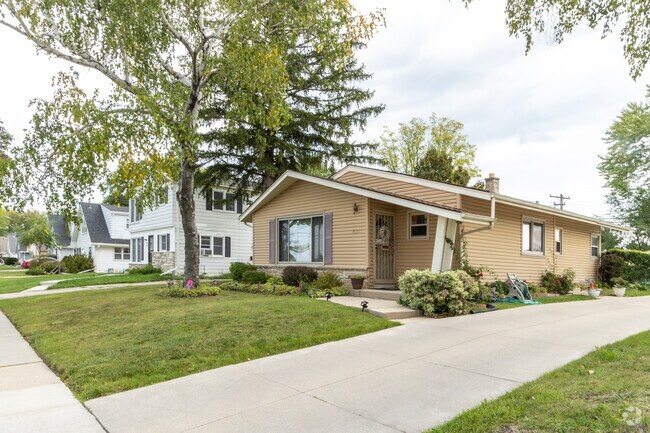 Cosy, ranch-style homes line the streets in Silver Swan.