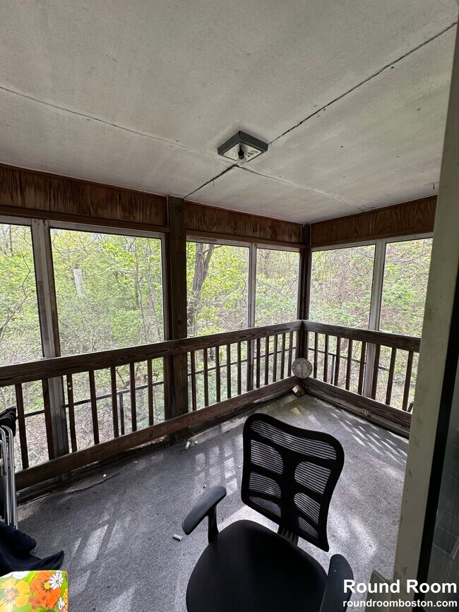 19 Kippy Dr, Waban, MA 02468