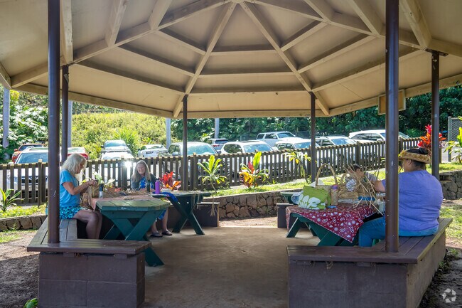 The local culture in Kealakekua is rich with Hawaiian traditions and history.