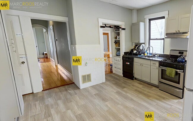 10 Saunders St, Allston, MA 02134 - photo 4