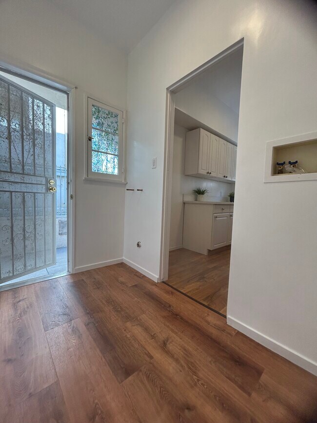 850 S Kenmore Ave unit 850, Los Angeles, CA 90005 - photo 5
