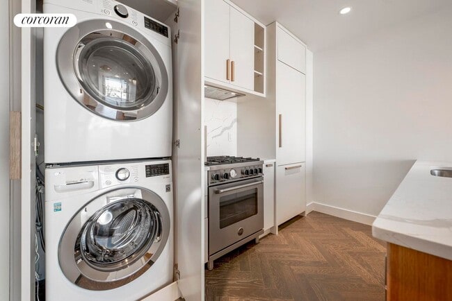 11-12-12 44th Dr, Queens, NY 11101 - photo 4