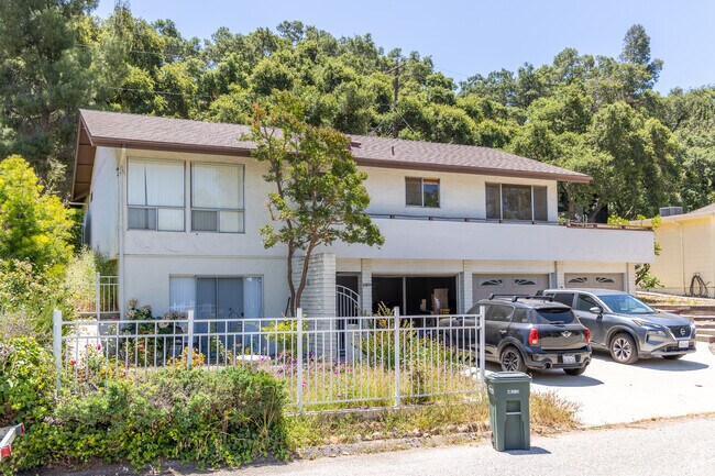 Find unique midcentury style homes in Mira Monte.