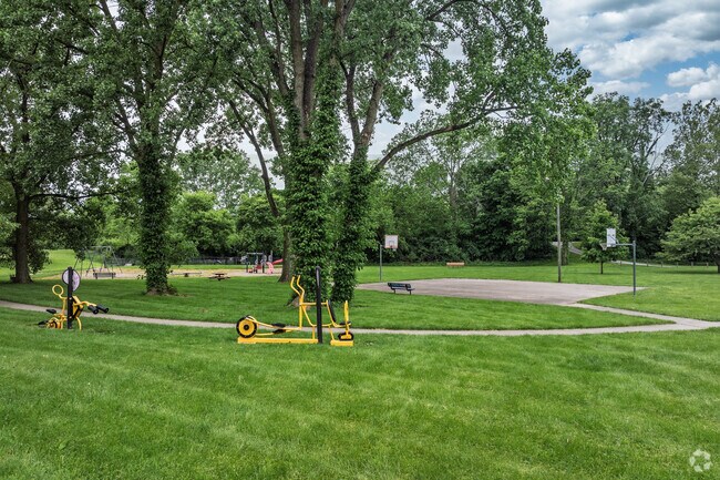 David E. Shellabarger Park is a spacious park in Daleville with basketball and fitness courts.