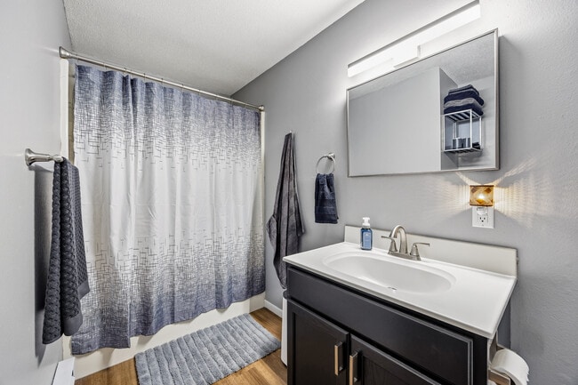 810 Benton Dr, Iowa City, IA 52246 - photo 6