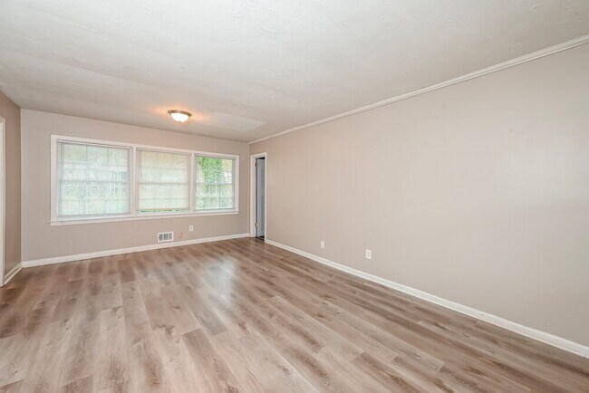 3135 Robin Rd, Decatur, GA 30032 - photo 4