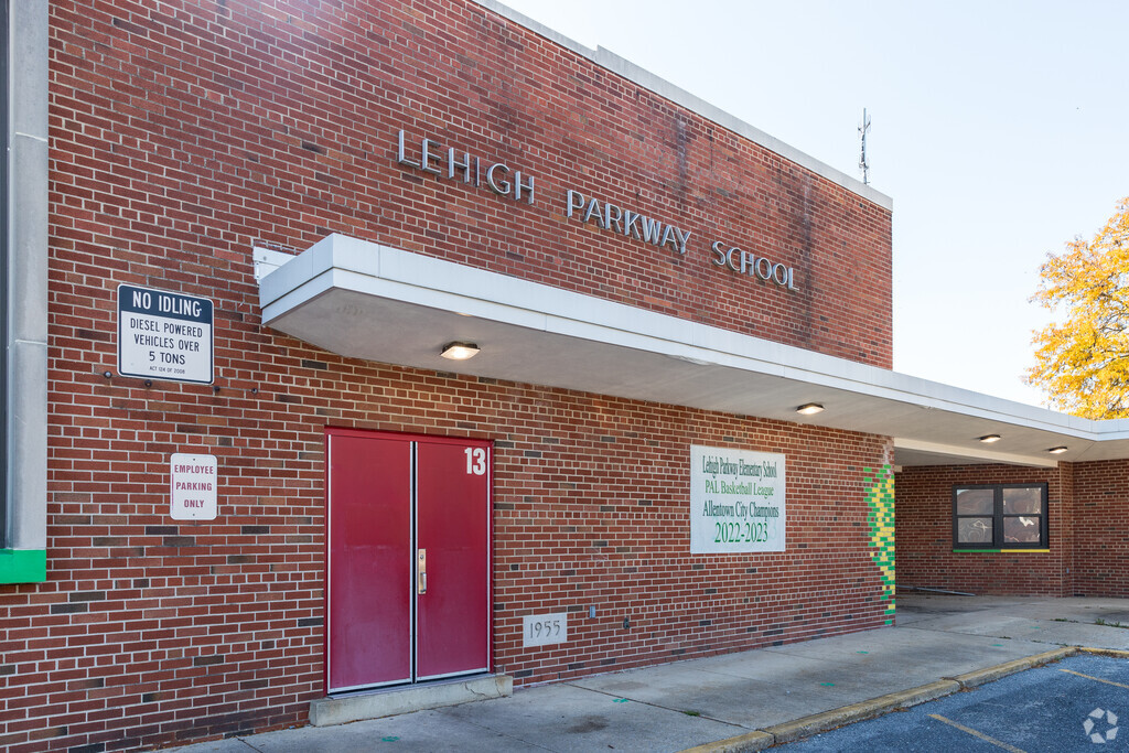 Lehigh Park Elementary School provides education in the neighborhood of 
Southside.