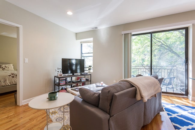 Lincoln Square Commons - 4759 N Maplewood Ave, Chicago, IL 60625 - photo 3