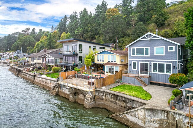 Rows of stunning waterfront homes in the Three Tree Point enjoy water access.