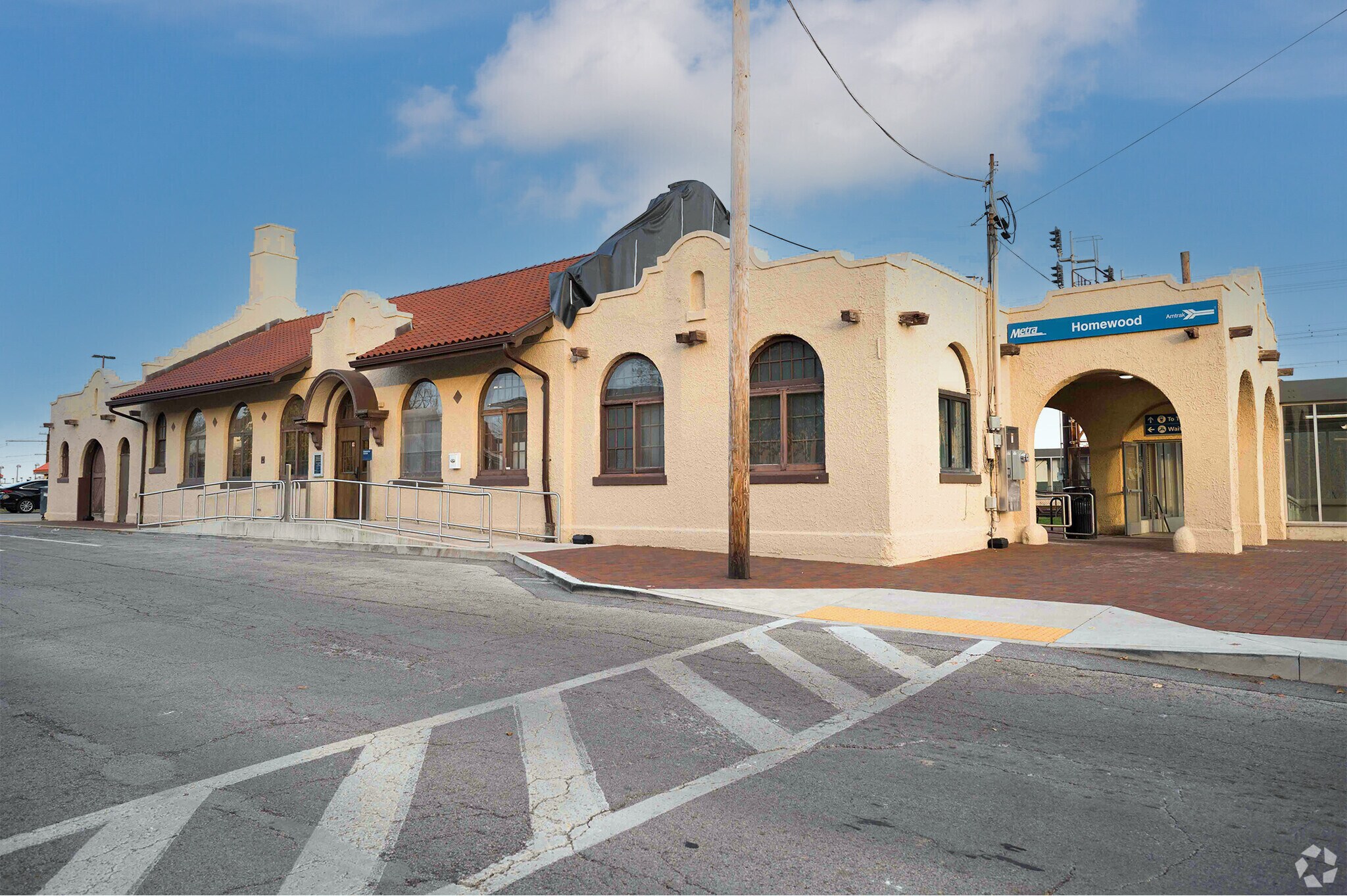The Homewood Metra Station is close to the Thornton area.