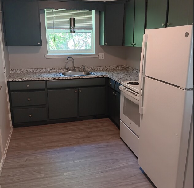 72 Folly Brook Blvd unit 33-1, Wethersfield, CT 06109 - photo 1