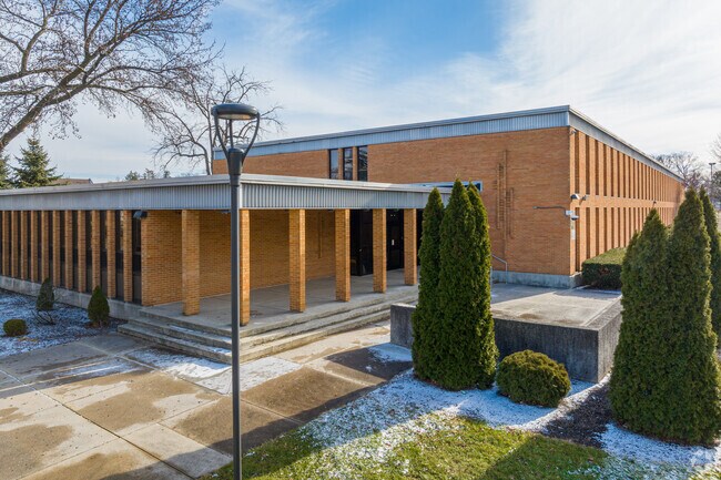 Fort Wayne's Weisser Park has 604 students.