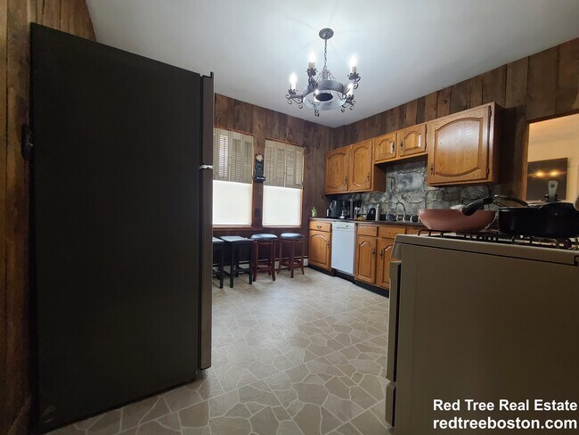 5 Aldie St unit 3-bed 1bathU1 Allsto, Boston, MA 02134 - photo 2