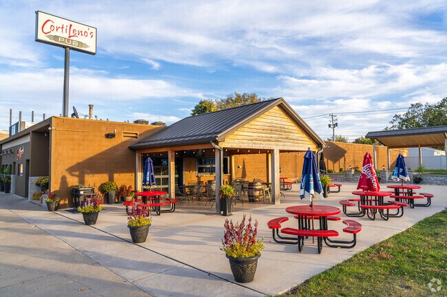 CortiLeno’s Pub features outdoor seating along Walnut Street.