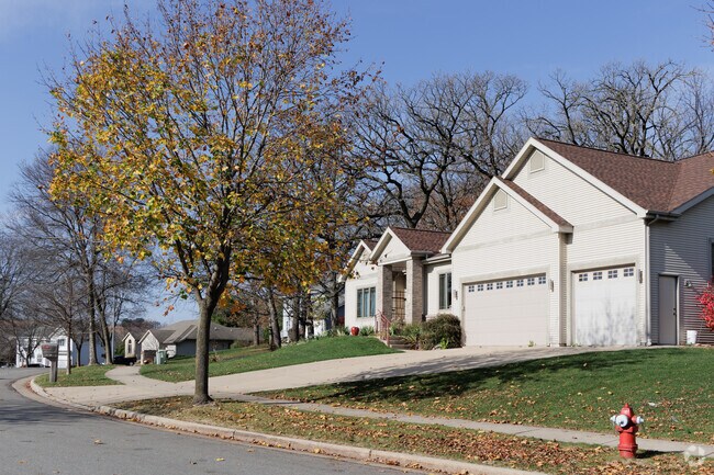 Many of the homes in Country Grove are newer constructions.