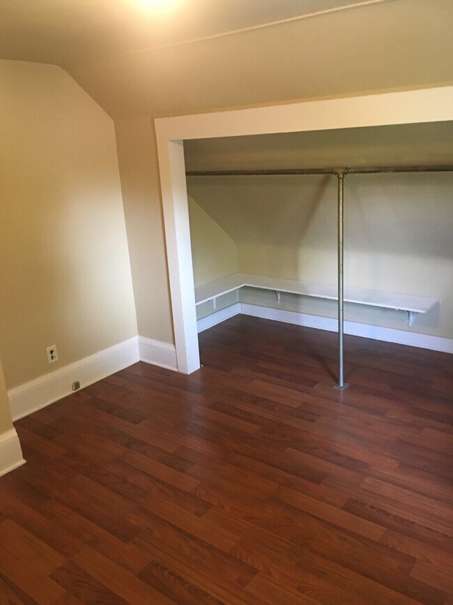 1306 S 65th St, West Allis, WI 53214