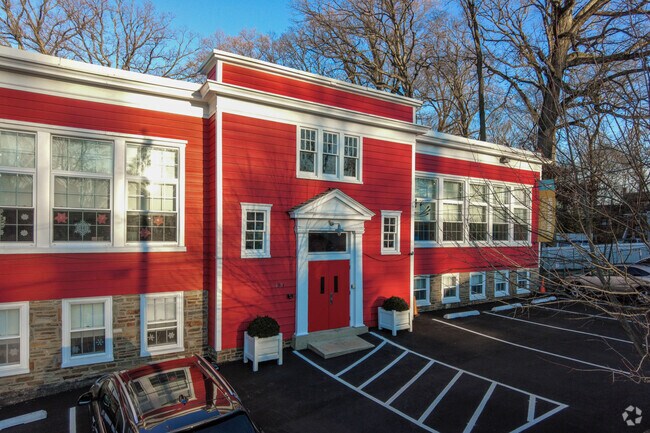 Neshaminy Valley Montessori School has a student-teacher ratio of 20-1 according to niche.